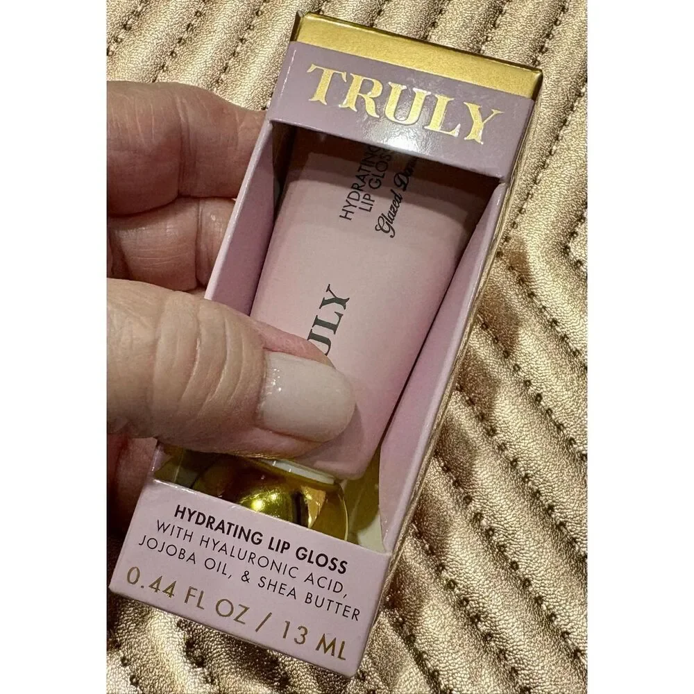TRULY - NWT - Hydrating Tinted Lip Gloss in 